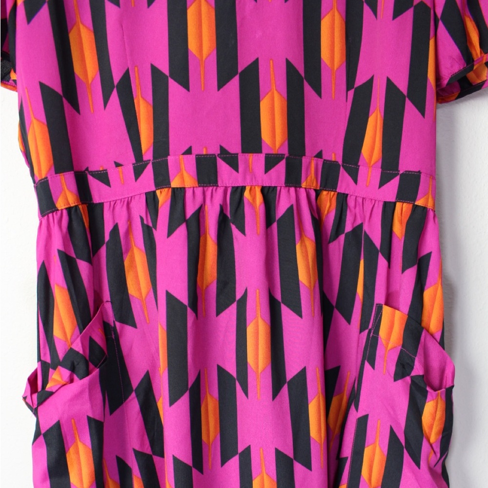 Bold Geometric Allen B. by Allen Schwartz Short Sleeved Cut Out Back Dress - Picture 5 of 14